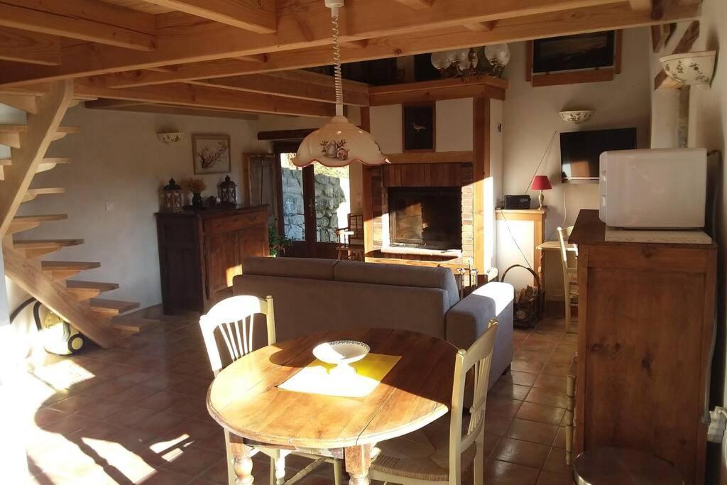Loft La Rose Desiree Gite 3 Etoiles Chalencon Kültér fotó